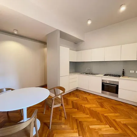 Mirabello Apt, Elegant And Shiny, 2bdr Ac, 2 Bth, Private Parking! Apartment